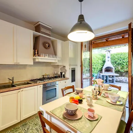 Casa vacanze Homesweethome Lake-View Villetta A Schiera With Garden - Happy Rentals Besozzo